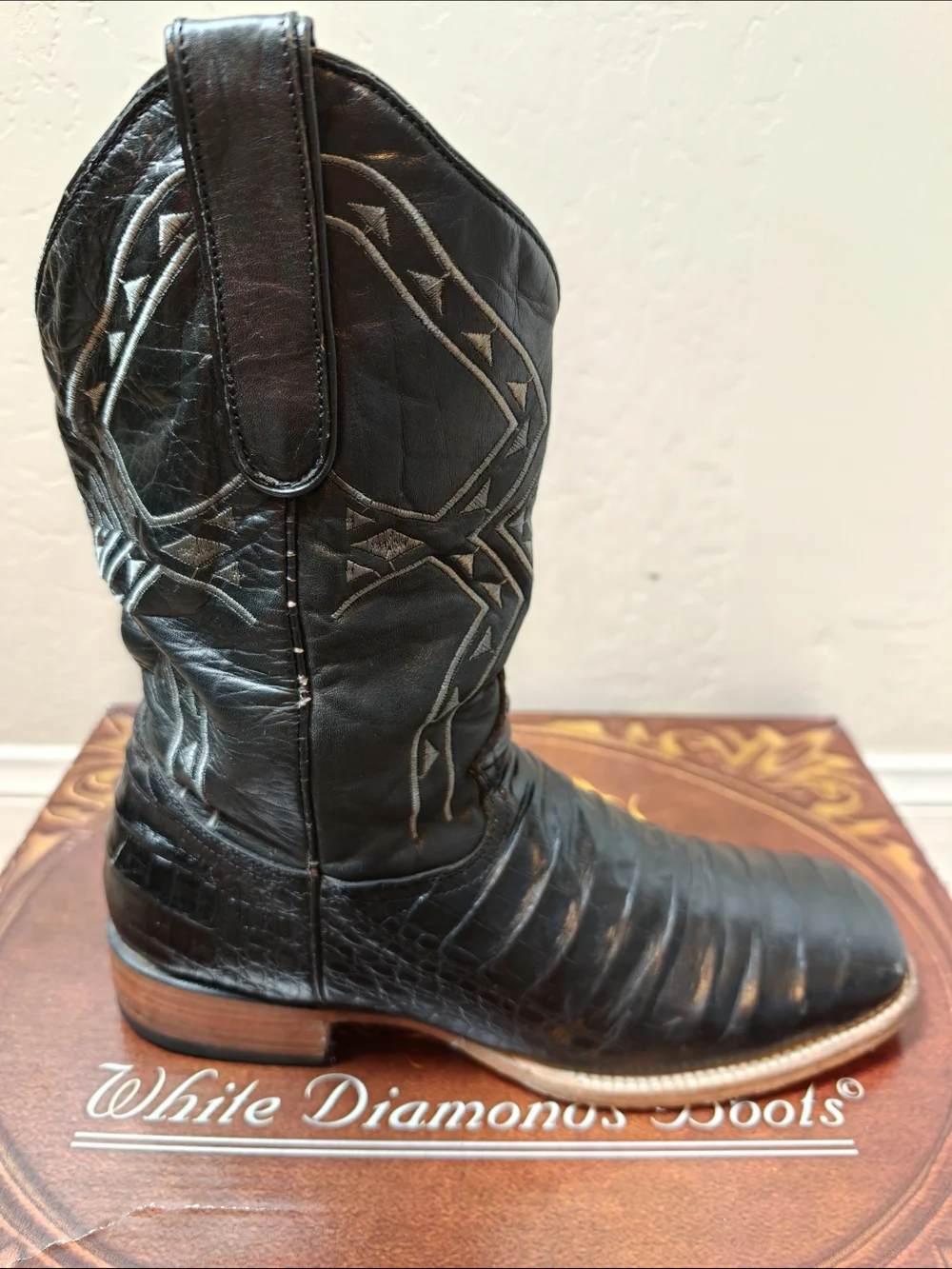 White Diamonds used boots